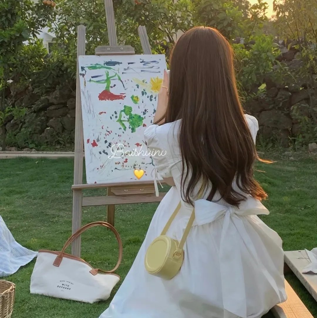 照片里的伴娘