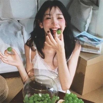 他很怪，他是我爸爸